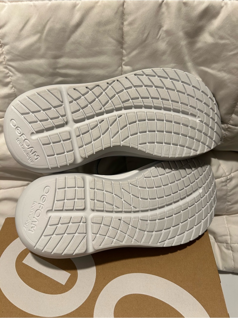 OOFOS Sleek Lace-Up Sneaker - Light Gray - Picture 4 of 6